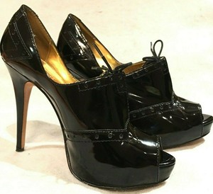 report signature heels