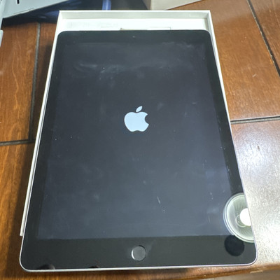Apple iPad 6th Generation 32GB Space Gray Wifi + Cellular With Box