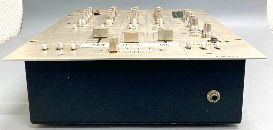 Vestax PCV-275 DJ Mixer Tested for Power and Sound Output - Image 3 of 4