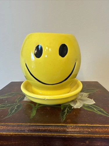 Vintage McCoy Pottery Yellow Smiley Face Planter Pot W/ Attached Plate 0386 USA