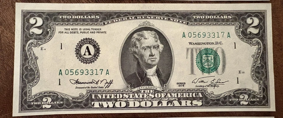 Uncirculated Two Dollar Bill Sequenial Low Number A 1976 DC Series Lot of Five - Image 4 of 4