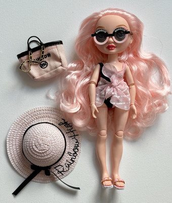 Rainbow High Pacific Coast Bella Parker Fashion Doll