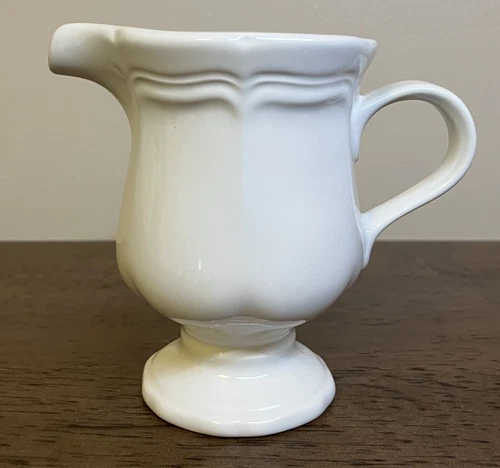 EXCELLENT CONDITION Mikasa French Countryside (F9000) Creamer 10oz