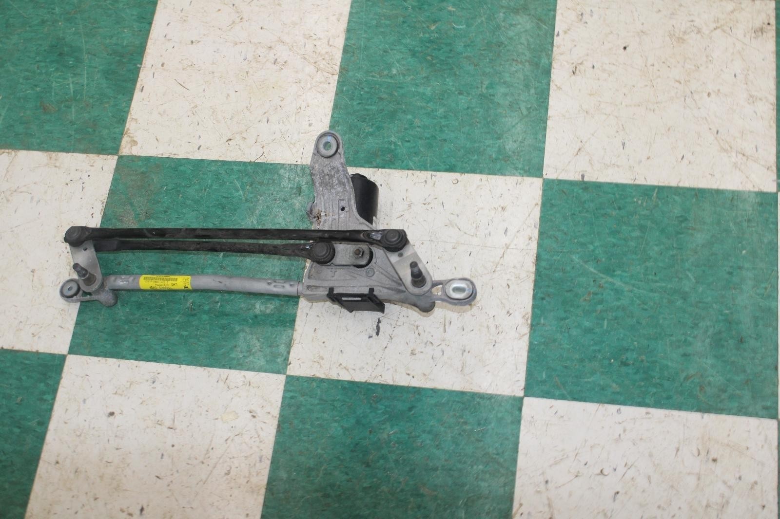 Maserati Ghibli 2014-2020 Front Windshield wiper motor