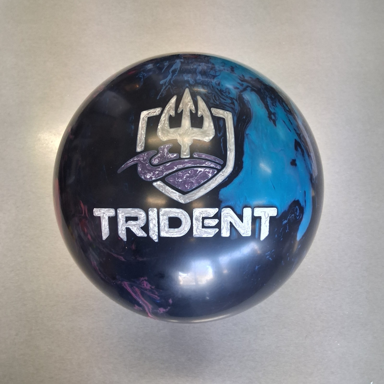 Motiv Trident Horizon Bowling Ball 15 lb.  1st quality  NEW 