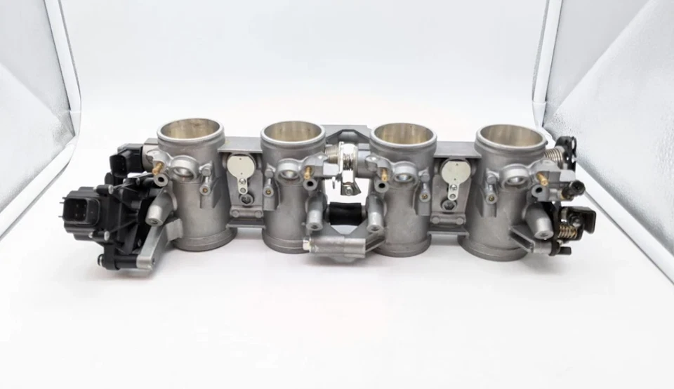 2004-2005 Suzuki GSXR600 GSXR750 OEM Throttle Body Assembly 13405-30G00 - Image 3 of 3