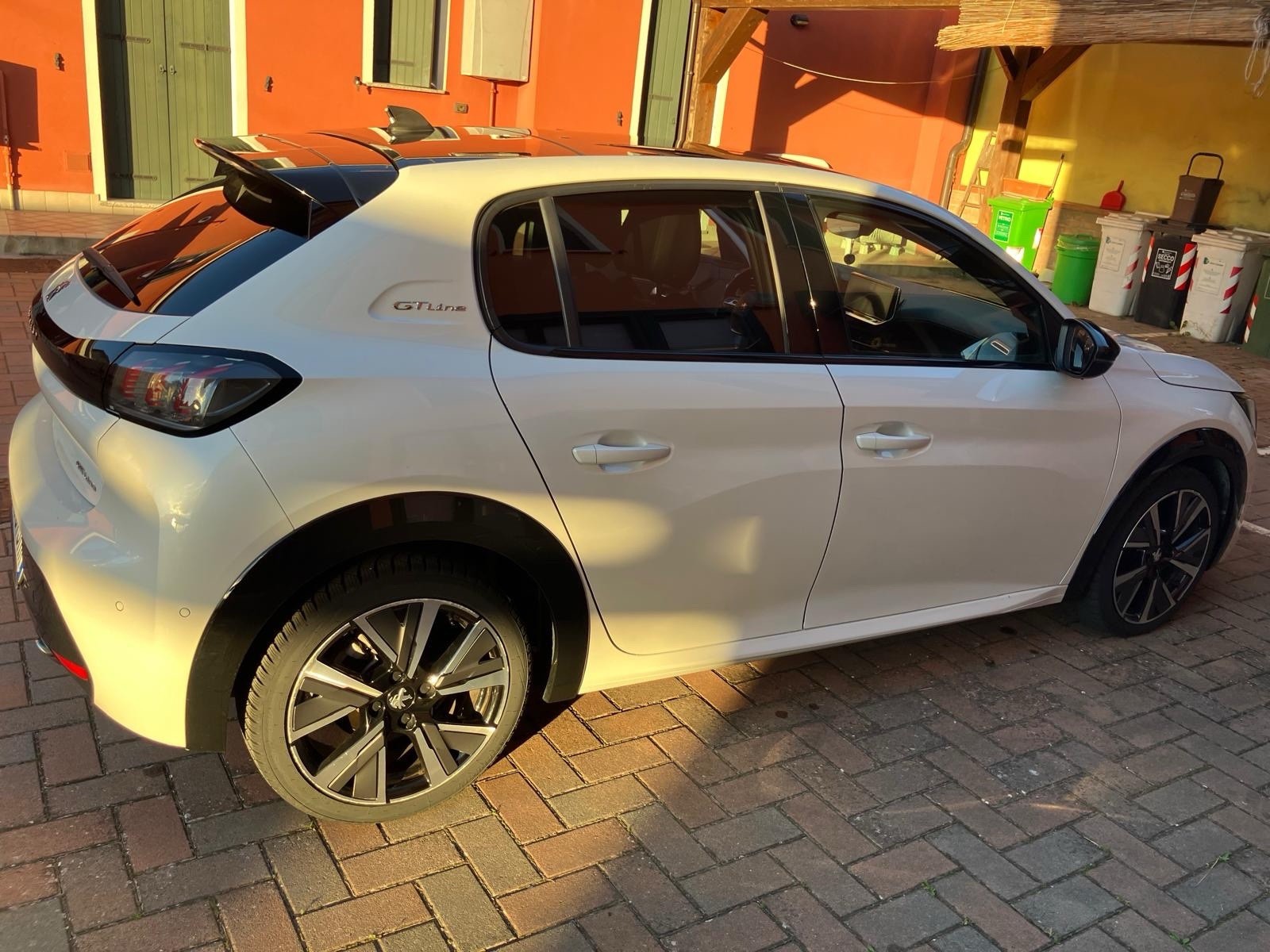 Vendo Peugeot 208 foto 4