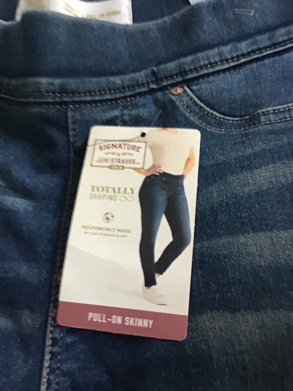 Levis Signature Gold Jeans Womens 12S Blue Denim Totally Shaping Pull On Skinny