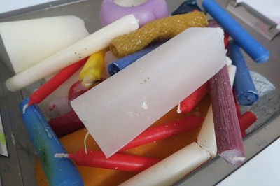 Konvolut  Kerzen -  Wachsreste  -  ca. 10  kg, nur zum Einschmelzen **2**
