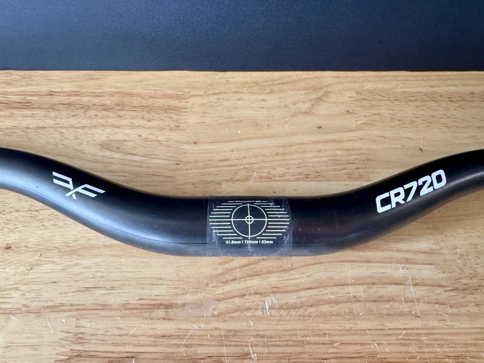 Manillar elevador de fibra de carbono Forte CR720 negro 720 mm x 31,8 x 53 mm (reducido) Foto 2 de 4