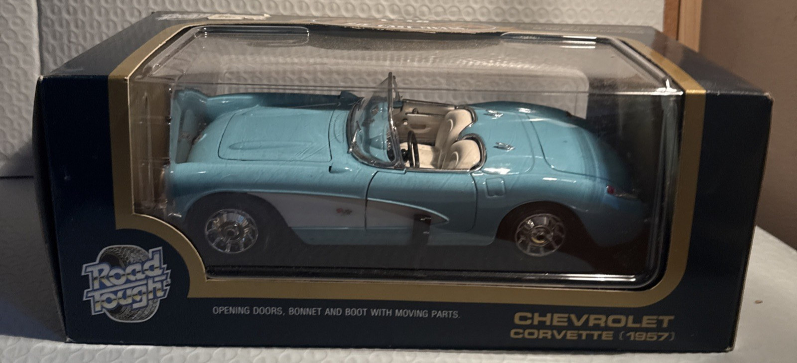 Road Tough 1957 Chevrolet Corvette Convertible Die Cast Metal 1:18 92018