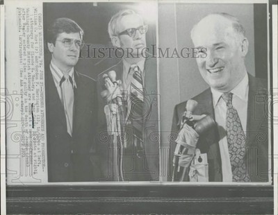 1971 Press Photo William C. Hart and Gordon F. Harrington at news conference
