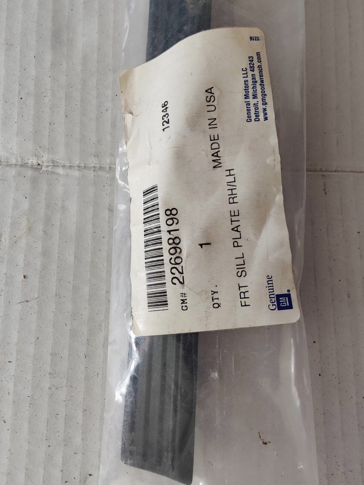 Genuine GM OEM 22698198 Front Side Door Sill Trim Plate *Black