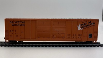 HO Roundhouse Galveston Wharves 50  Double Door Boxcar   Kadee