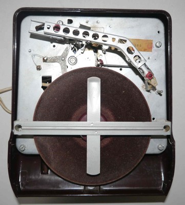 Tourne-disque vintage Radiola (sans couvercle) – à restaurer / pour pièces - Photo, audio & vidéo Tourne-disque vintage Radiola (sans couvercle) – à restaurer / pour pièces - Photo, audio & vidéo