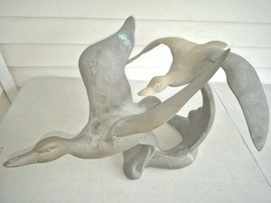 RARE VINTAGE SOLID BRASS DUCKS,GEESE,MALARD FLYING STATUE