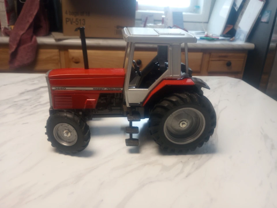 1/16 Scale Massey Ferguson 3660 Tractor - Image 4 of 4