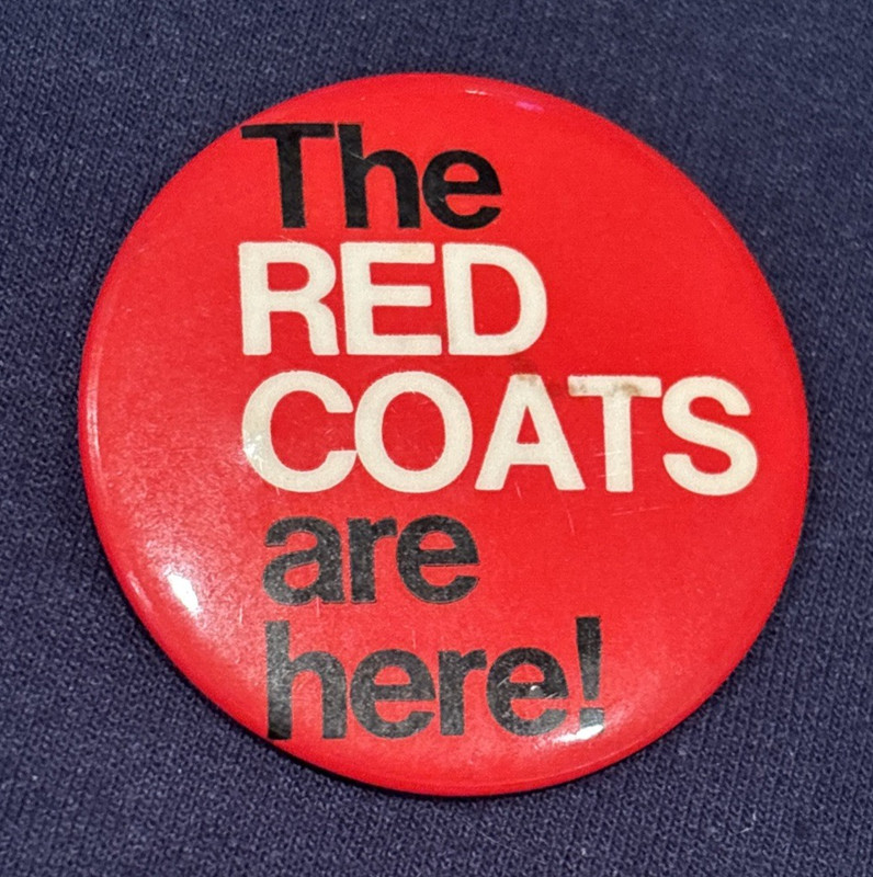 Vintage perry drug store advertising pin back button the red coats are here