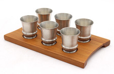 6x Trinkbecher aus Zinn mit Holzbrett Vintage alt Set
