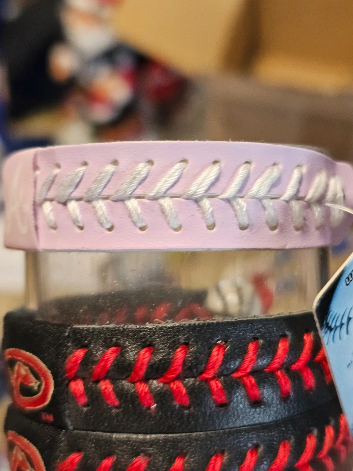 PULSERA DE BÉISBOL DE CUERO ATLANTA BRAVES LAVANDOR MLB Foto 3 de 4