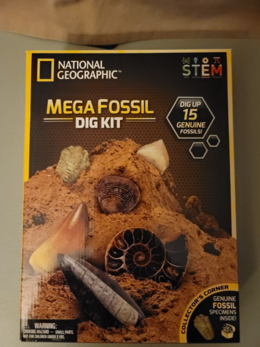 National Geographic Mega Fossil Kit Dig up 15 Genuine fossils (STEM) - Picture 1 of 2