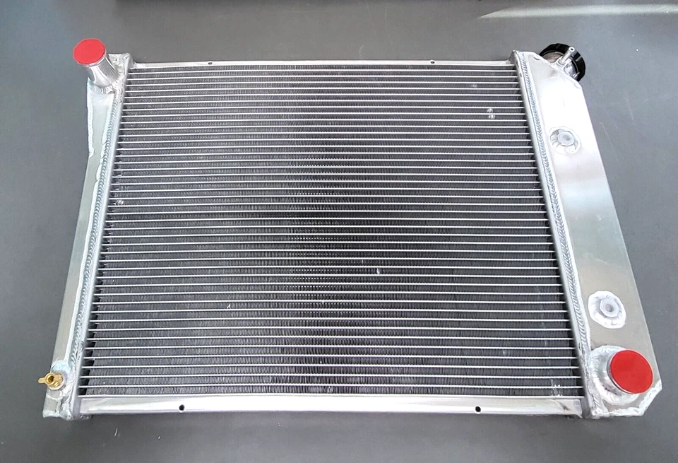 Radiador de aluminio de 4 filas para Chevy Nova/Oldsmobile Omega/Pontiac Ventura Foto 2 de 4