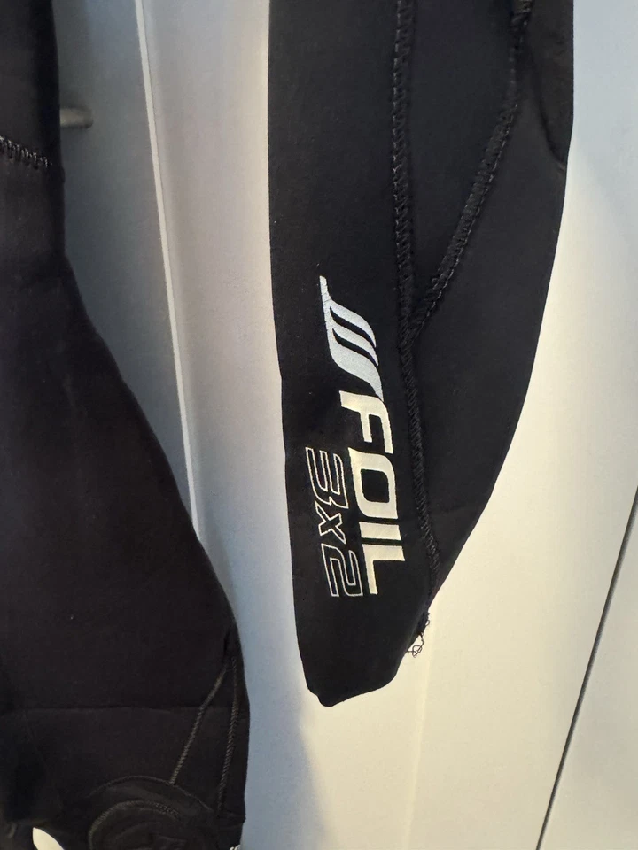 Traje de neopreno completo Billabong para jóvenes niños talla 10 SF50DM lámina súper flexible 3 X 2 Foto 2 de 4