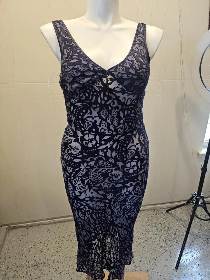 Maxi Vestido para Dormir Couture by Cabernet Encaje Seda Nupcial AZUL MEDIOCoqueta Elegante Foto 2 de 4