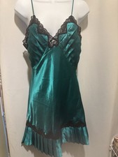 VTG 90's Victoria  s Secret Gold Label Emerald Green Satin Pleated Chemise EUC