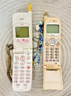 Sanrio Hello Kitty Flip-Phone Mobile Cellular Phone D202K C106S AU