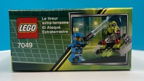 LEGO 7049 Alien Conquest Striker New Sealed