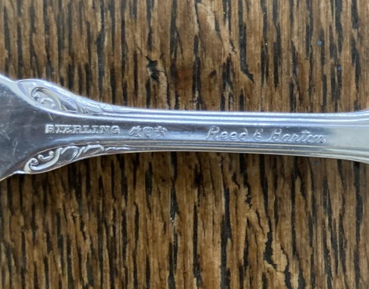 Винтажный мастер-нож для масла Reed & Barton из чистого серебра с классической розой - Изображение 3 из 4