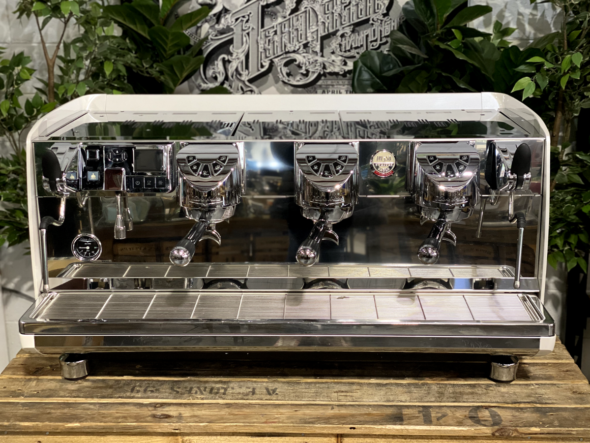 VICTORIA ARDUINO WHITE EAGLE 3 GROUP WHITE ESPRESSO COFFEE MACHINE