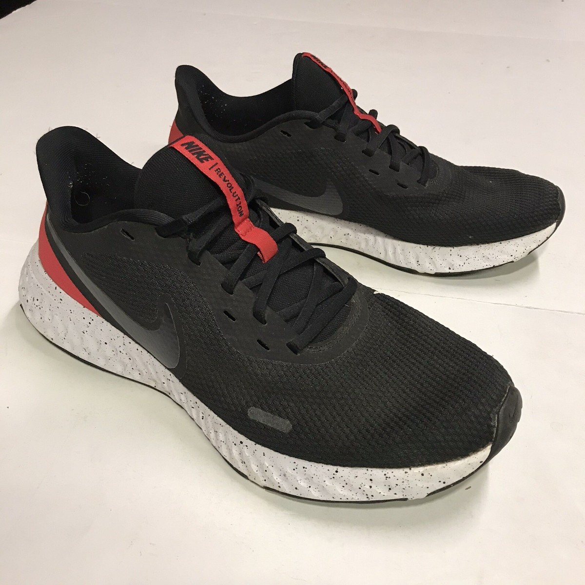 靴 NIKE REVOLUTION 5 BLACK/ANTHRACITE/RED27 Nike Revolution 5 Black/Anthracite/University Red/White