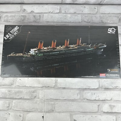 Academy RMS TITANIC LED SET Plastic Model Ship Kit 1:700 Lighted ACD14220 NEW