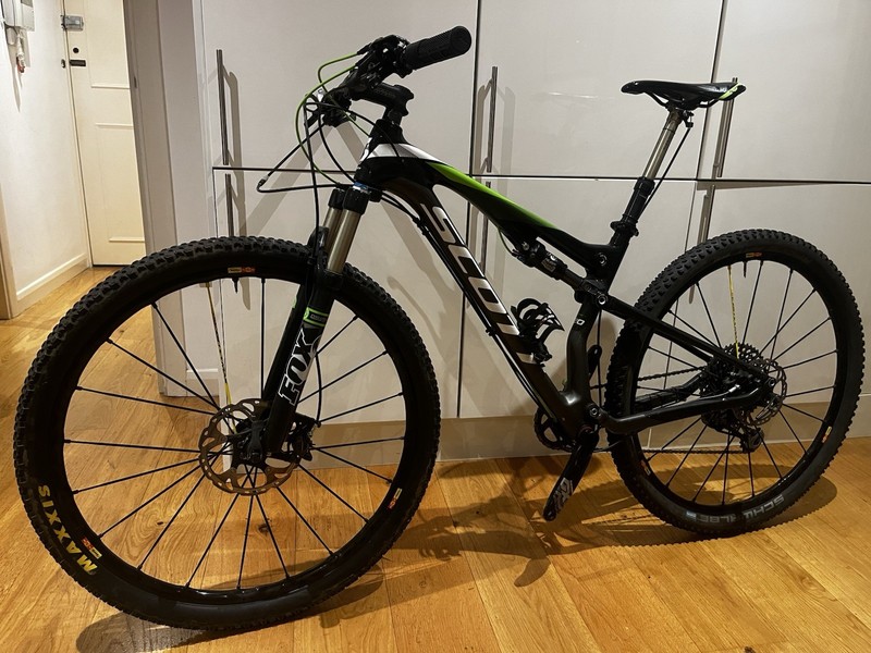 Scott Spark 920 carbon fibre MTB + upgraded carbon wheelset and dropper post - M