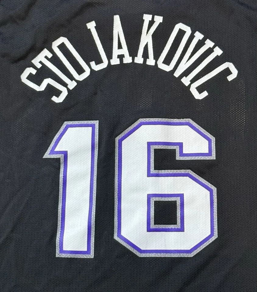 Camiseta deportiva vintage de los 90 Peja Stojakovic Champion 52 Sacramento Kings Divac Bibby NBA Foto 4 de 4