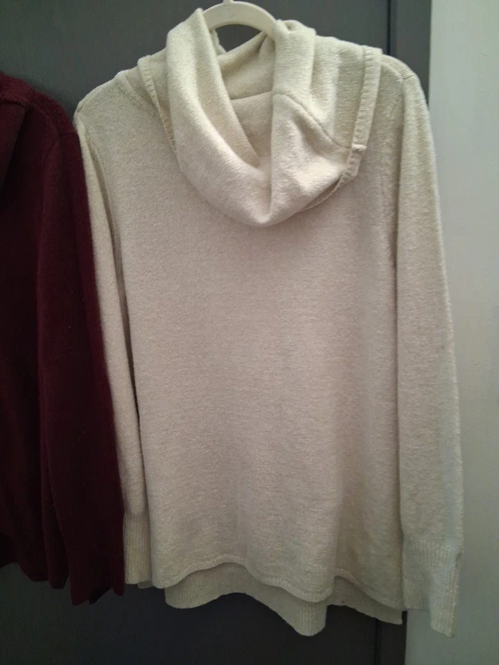 Women's XL DKNY Acrylic Sweater 14% Wool  Long Sleeves Maroon + Cream Cowl Neck - Image 3 of 4