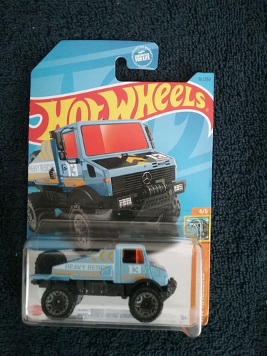 Hot Wheels Set of 2 MERCEDES-BENZ UNIMOG 1300 #61/250, New - Picture 2 of 3