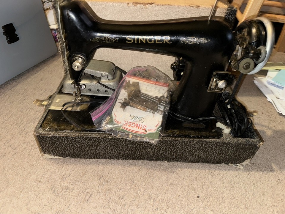 RARE VINTAGE 1920's SINGER SEWING MACHINE MODEL G8815271 TESTED