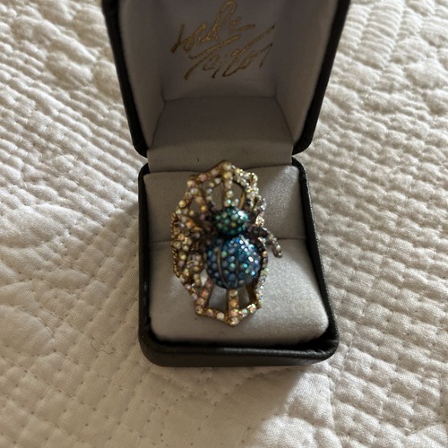 retired Betsey Johnson Gold Tone Enamel Rhinestone Spiderweb Ring Size 6 BB1 - 第 1/6 張圖片