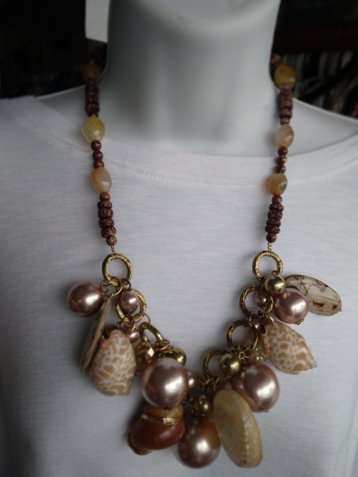 2 pc. Statement Seashell necklace set in gold, la… - image 7