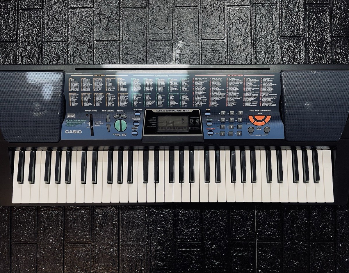 1998 Casio CTK-519 Electronic Keyboard Synthesizer w/100 tones