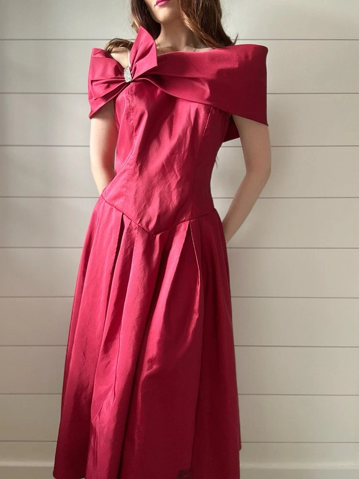 Vestido de noche FLAW 1980 color arándano tafetán largo té con lazo  Foto 4 de 4