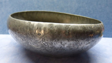 23811. Schale gemustert Skurdalpewter  Handarbeit  21 cm  Rostansatz innen