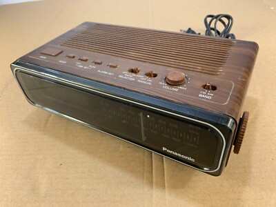 Vintage Panasonic Mid Century Wood Grain Alarm Clock Radio Atomic