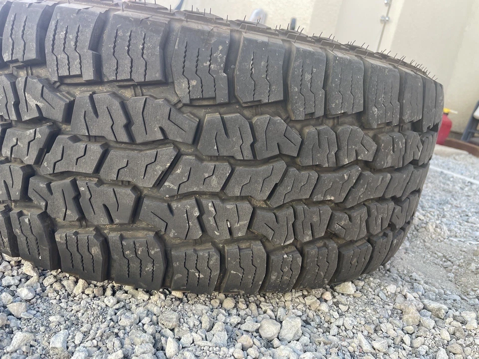 ford 8 lug wheels and tires - Image 3 of 4