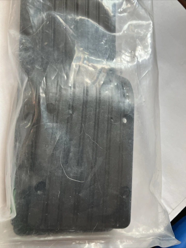 80772 RPM THREE PC SKID/WEAR PLATE SET FITS T-MAXX #4098 AND E-MAXX #3905 - Image 4 of 4