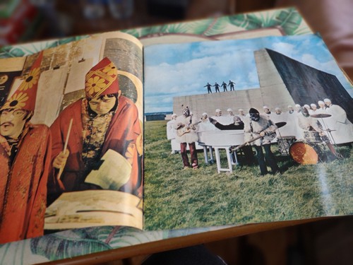 BEATLES BOOKLET AUS ALBUM "THE STORY OF THE MAGIC MYSTERY TOUR". - Bild 4 von 7