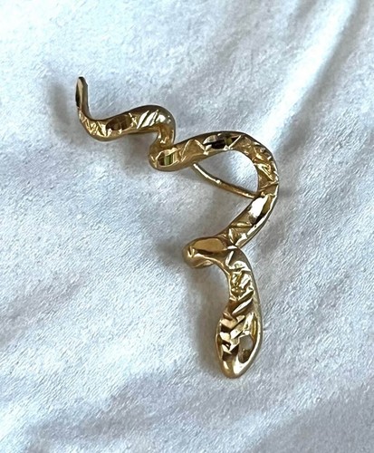 14k Yellow Gold Snake Charm Textured 2.1GM Approx 2”. - Picture 7 of 8